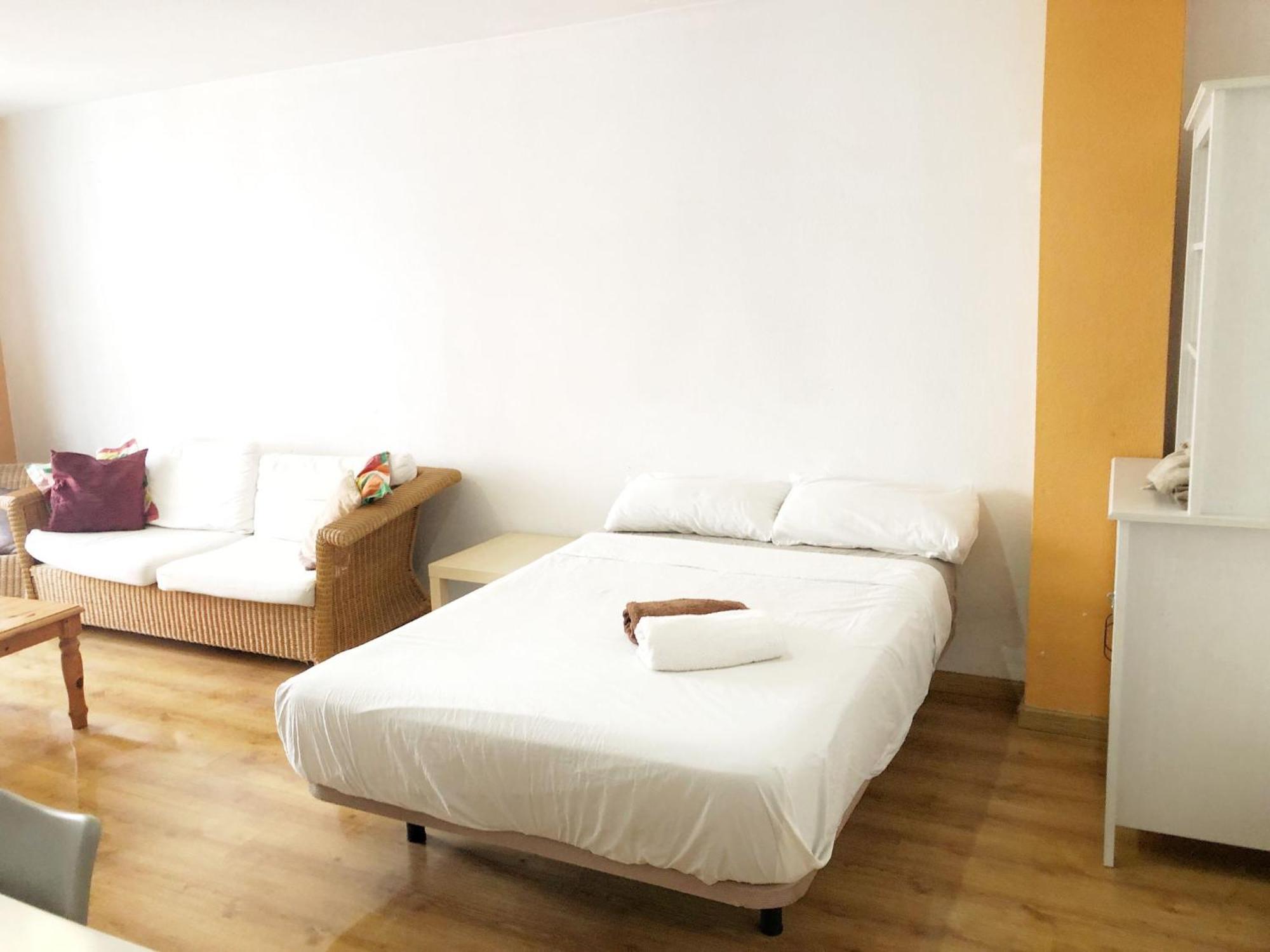 Central Market Guestrooms Аликанте Екстериор снимка